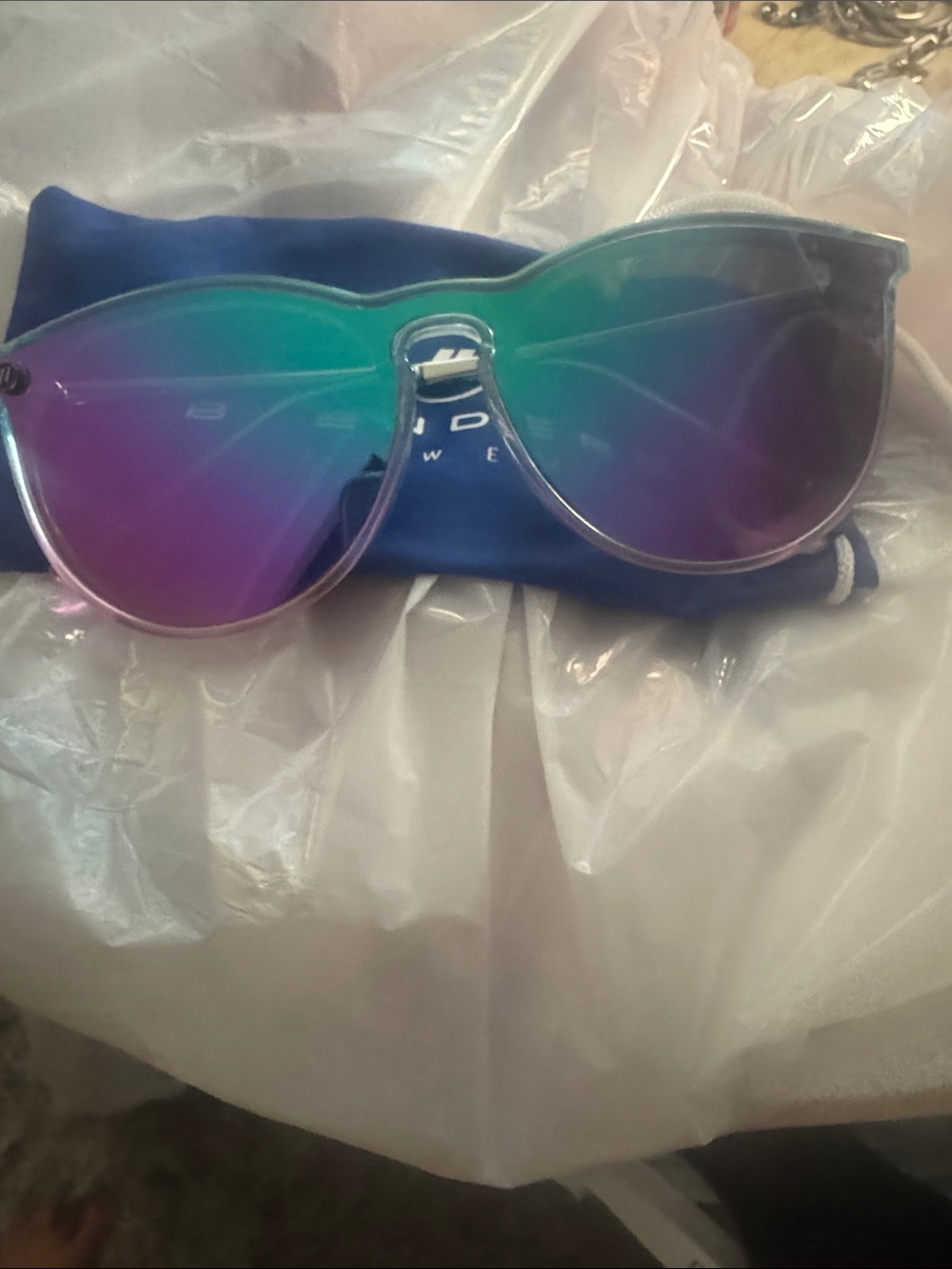 Gradient Mirrored Cat-Eye Sunglasses - blenders rose park